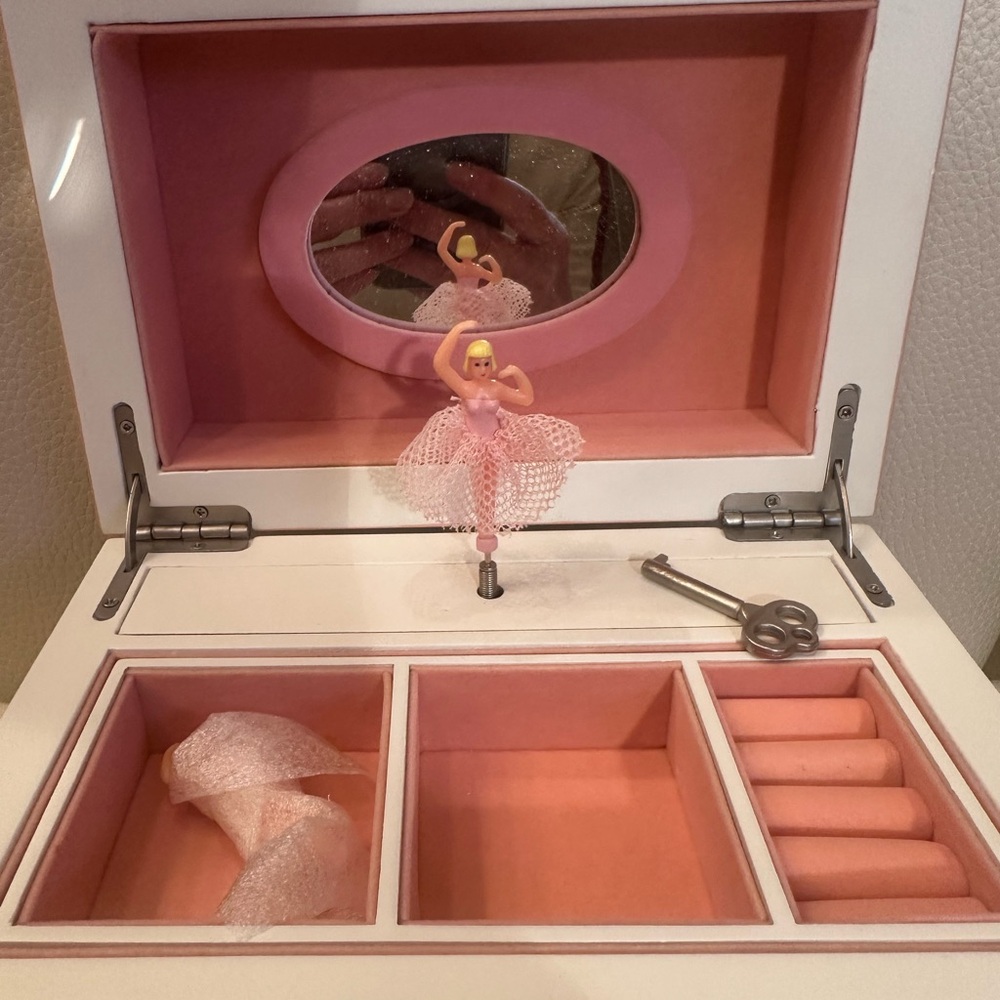 Pottery Barn NWT Wooden Ballerina Wind-up Musical Lock & Key Jewelry Box Bailey